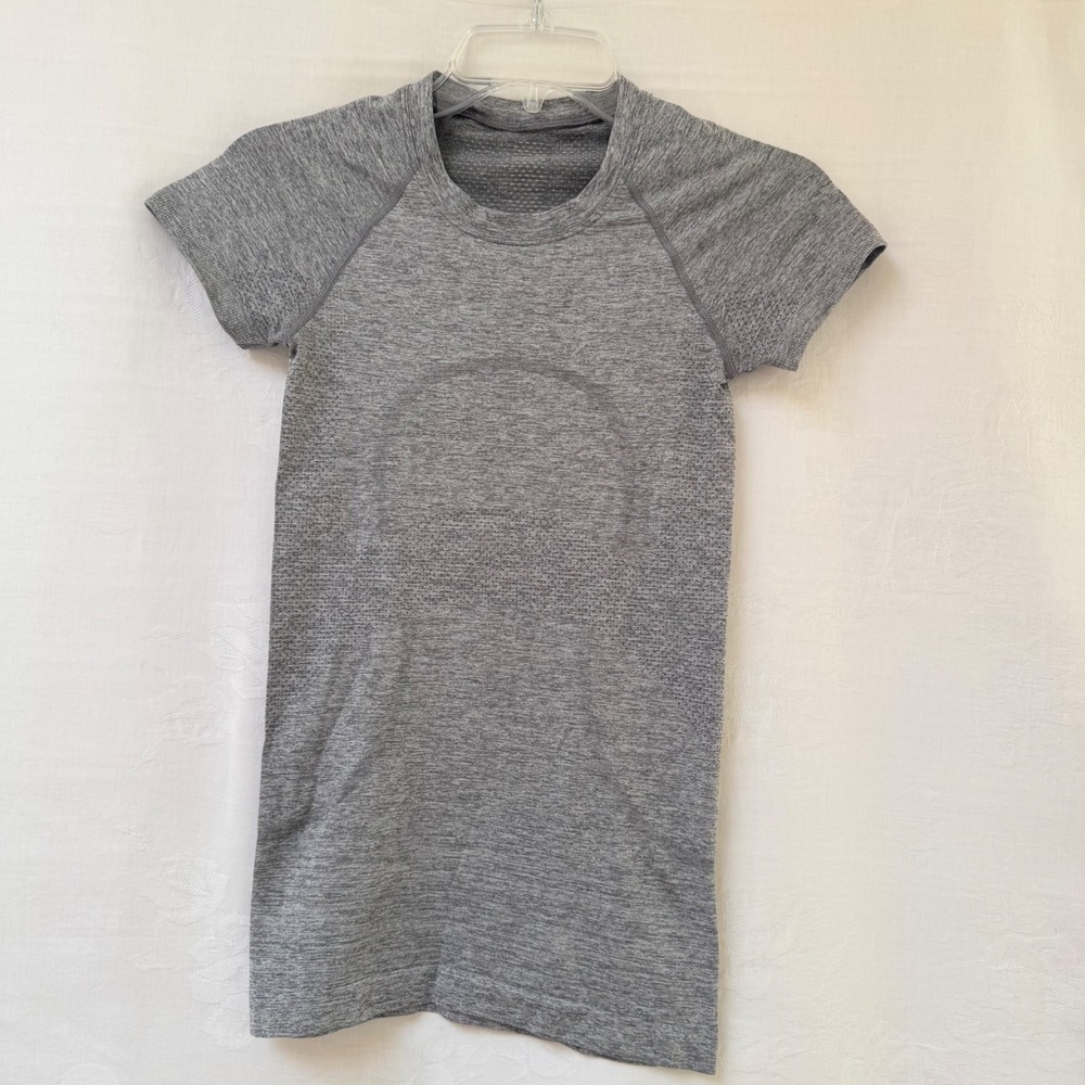 Lululemon Swiftly Tech Short Sleeve Crew Heathered Grey Seamless Workout Top 2
